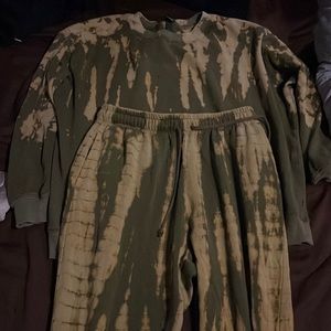Crewneck and sweatpants matching set, green tie dye
